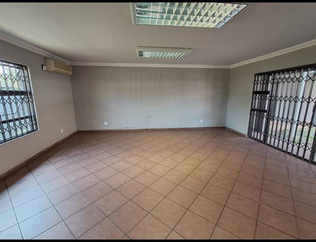 110M² OFFICE TO LET IN THREE RIVERS